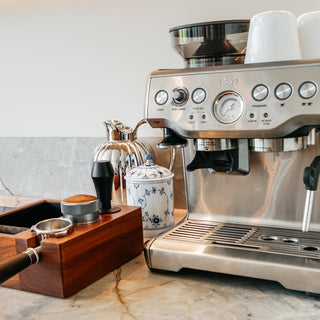 Sopresta Premium 54mm All-in-One Knockbox und Tamperstation für Sage aus Walnuss